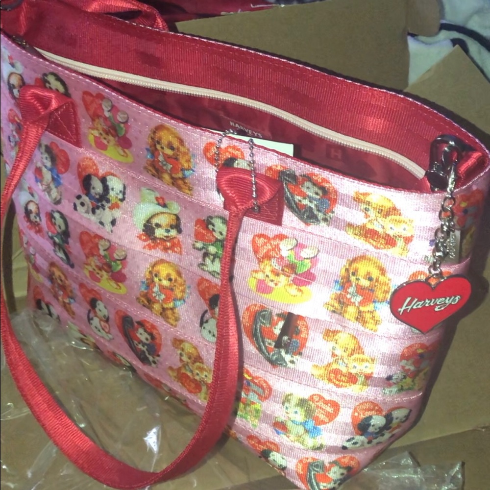 Harveys seatbelt puppy love Steamline